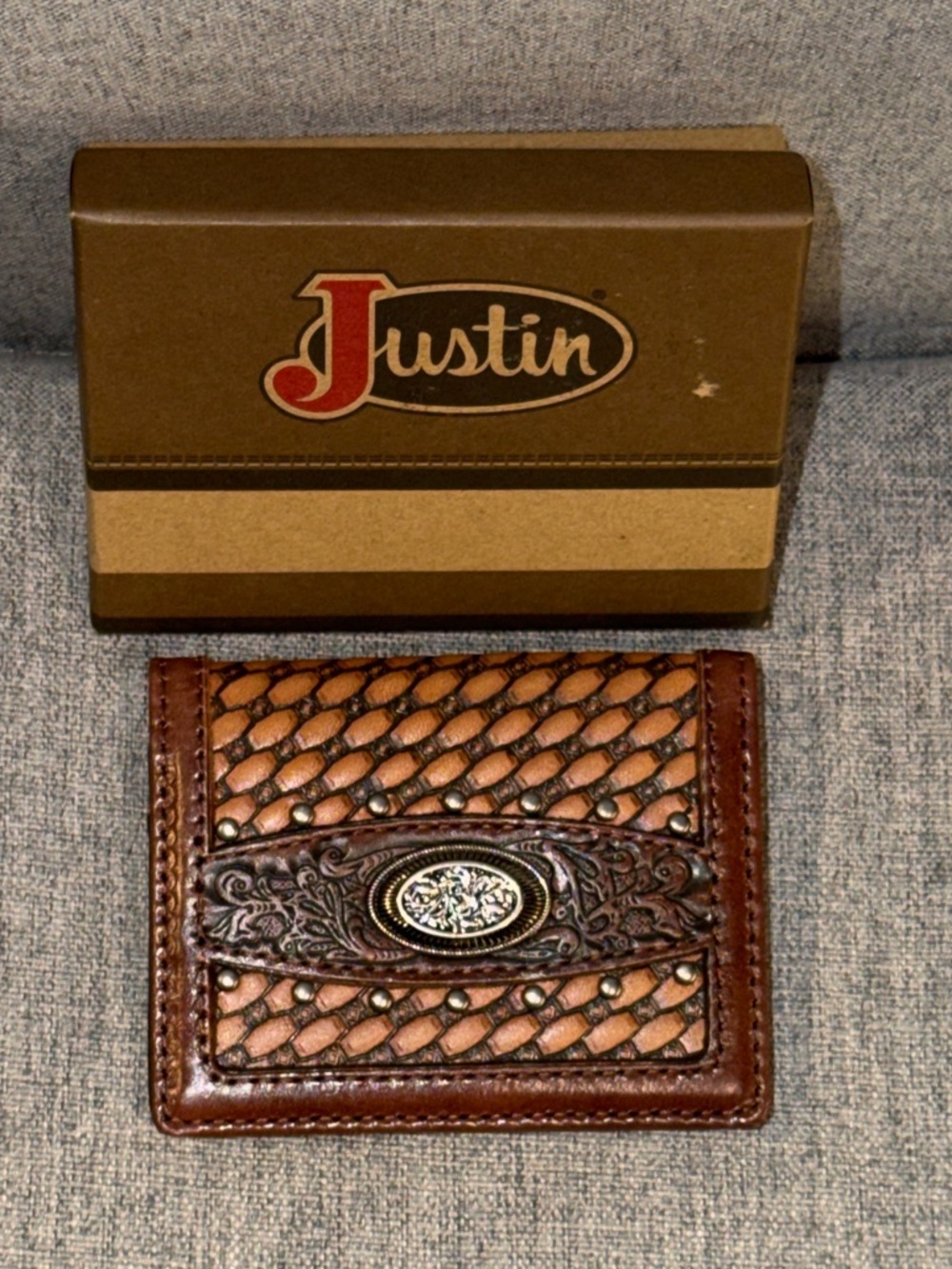 New Justin Men's Brown Basket Weave Concho Trifold Wallet